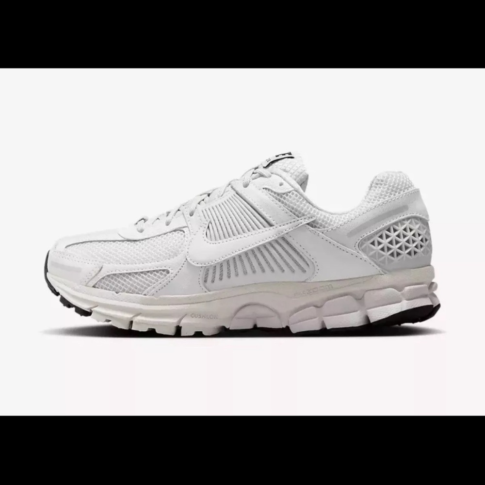 Women’s nike vomero 5